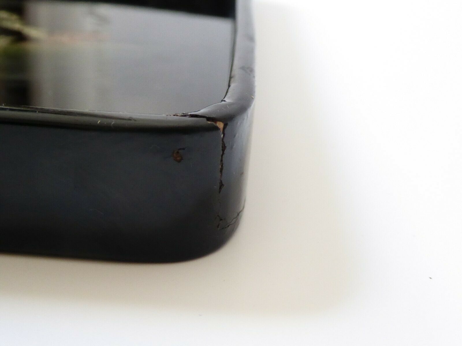 Japan's black lace-up tray