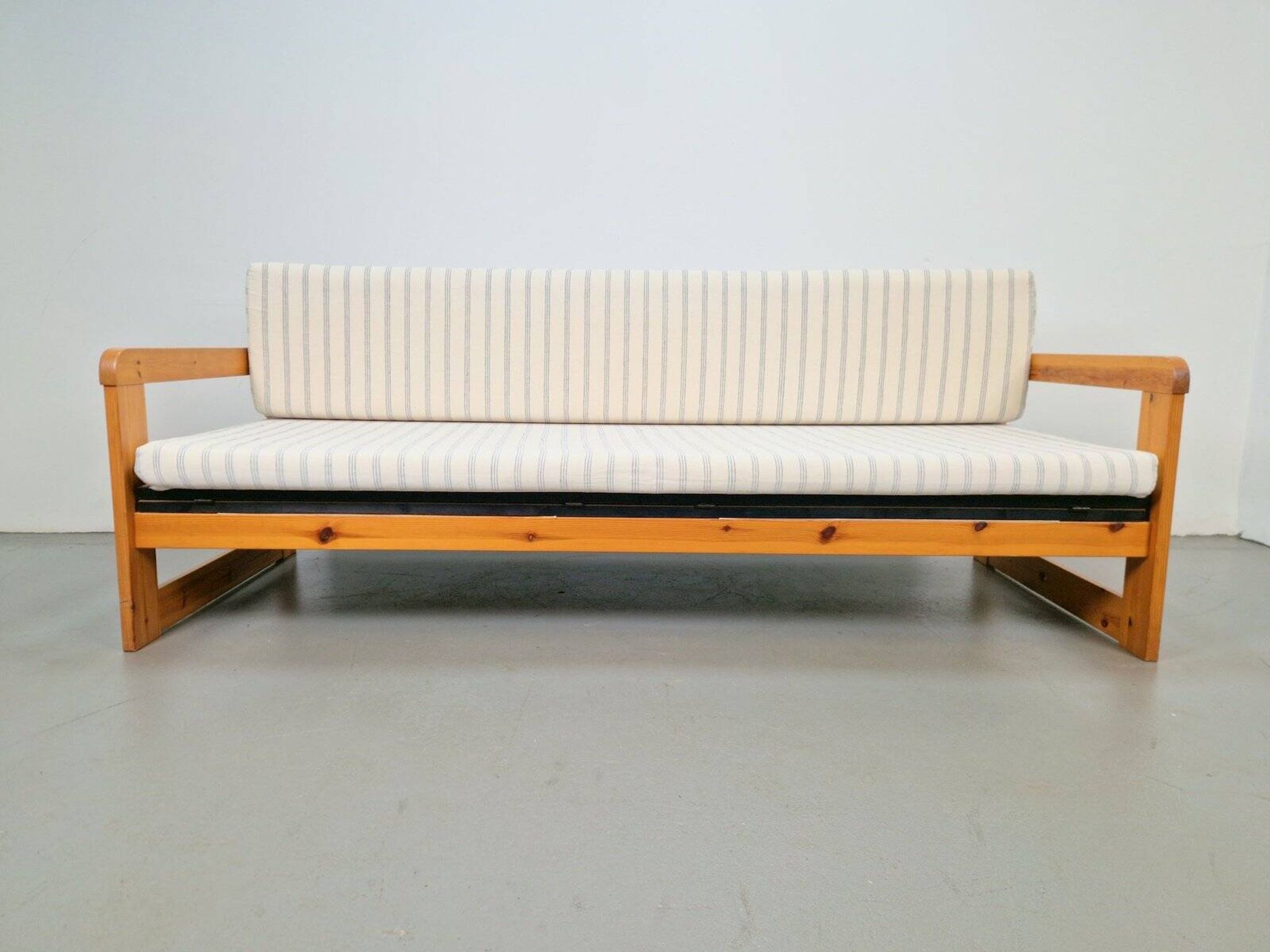 Scandinavian Modern Pine Daybed, 1970s