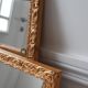Paire de miroirs anciens en bois et en plâtre doré