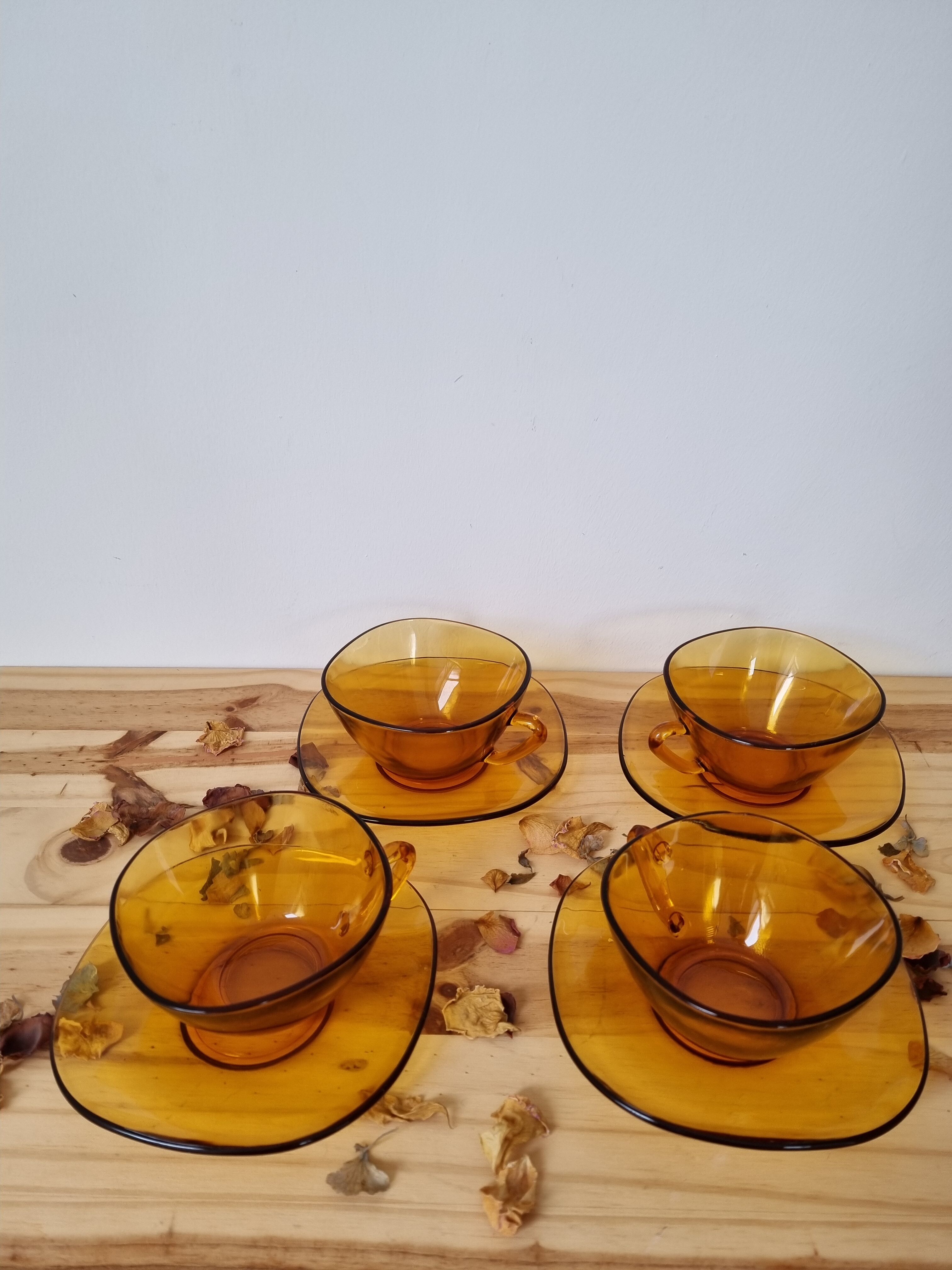 Quatre tasses café Vereco ambré vintage soucoupes