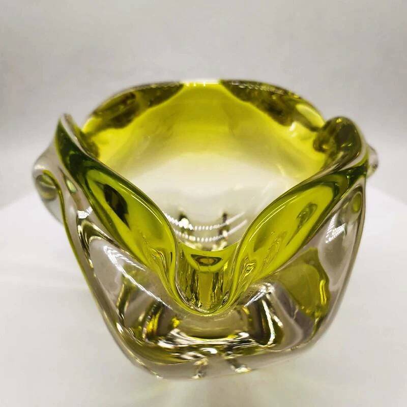 1950s large triangular ashtray - centerpiece or catch-all in Murano glass by Flavio Poli. Made in Italy. 20 x 17 x 13.5 h cm / 2.8 kg.