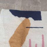 Traditional handwoven Beni Ourain Berber rug, size 150 x 250 cm.