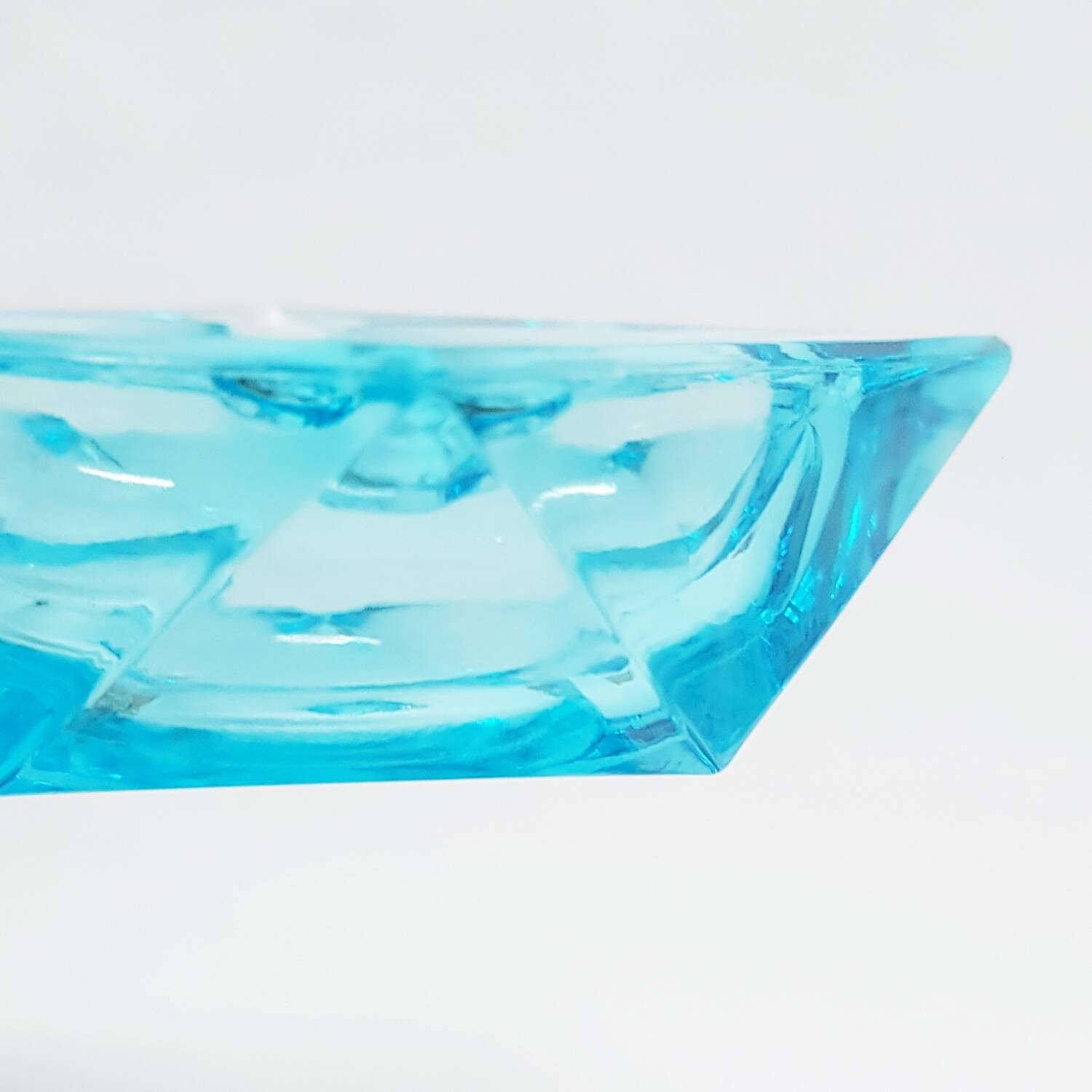 2 cendriers prismes en cristal de Bohème bleu tchécoslovaque