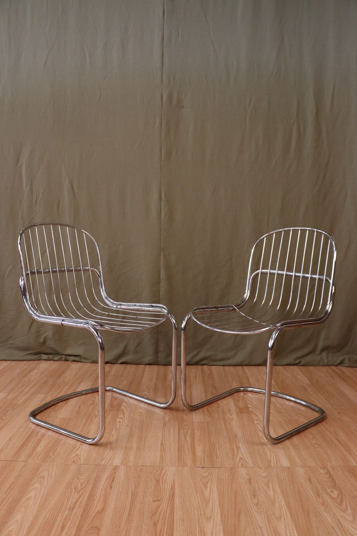 Series of 4 tubular steel chairs