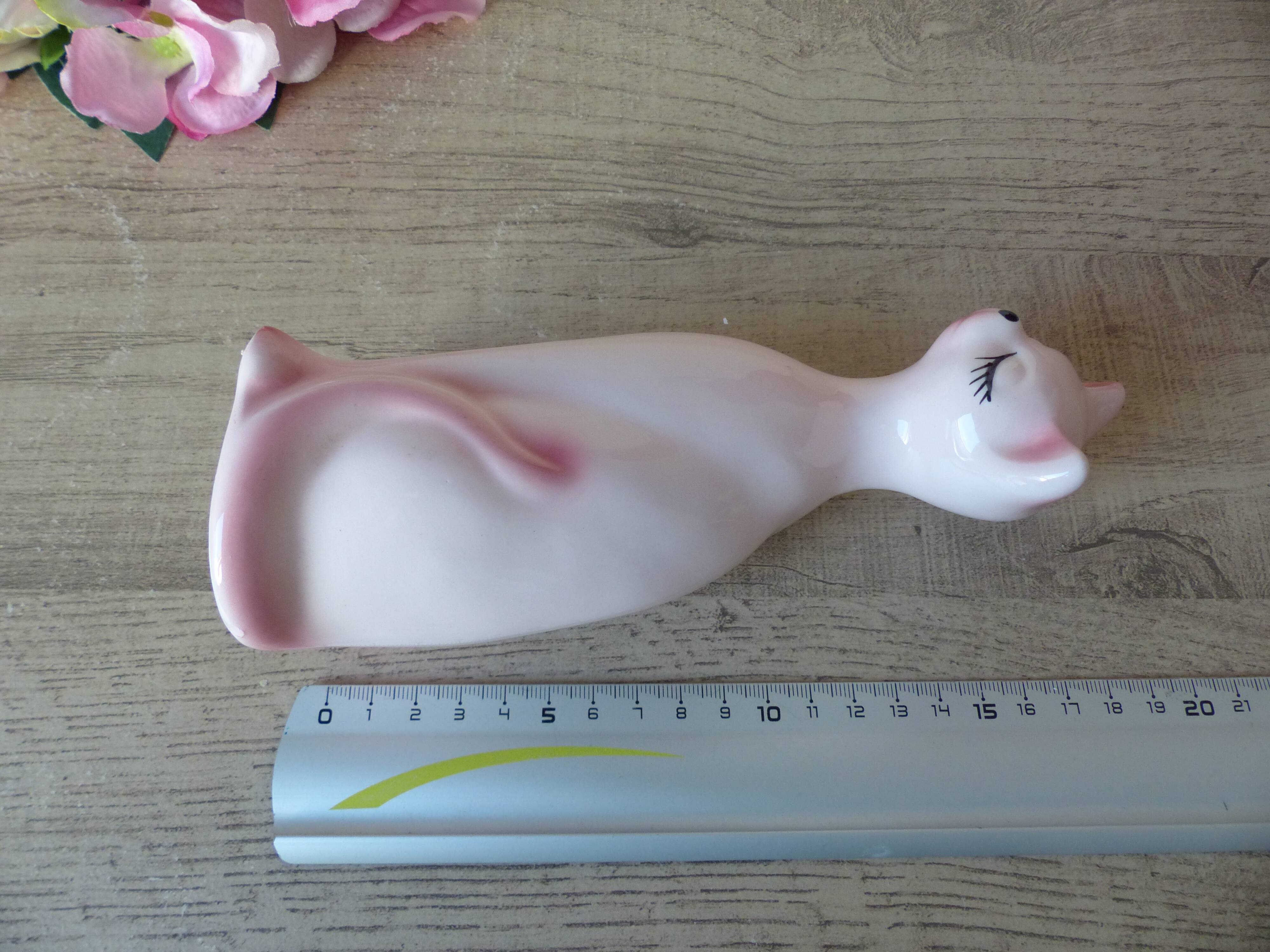 Romantic long-necked cat figurine in pink ceramic, Cat Statuette 1970