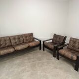 Living room sofa and brutalist armchairs in leather and wood, 70s, chalet style