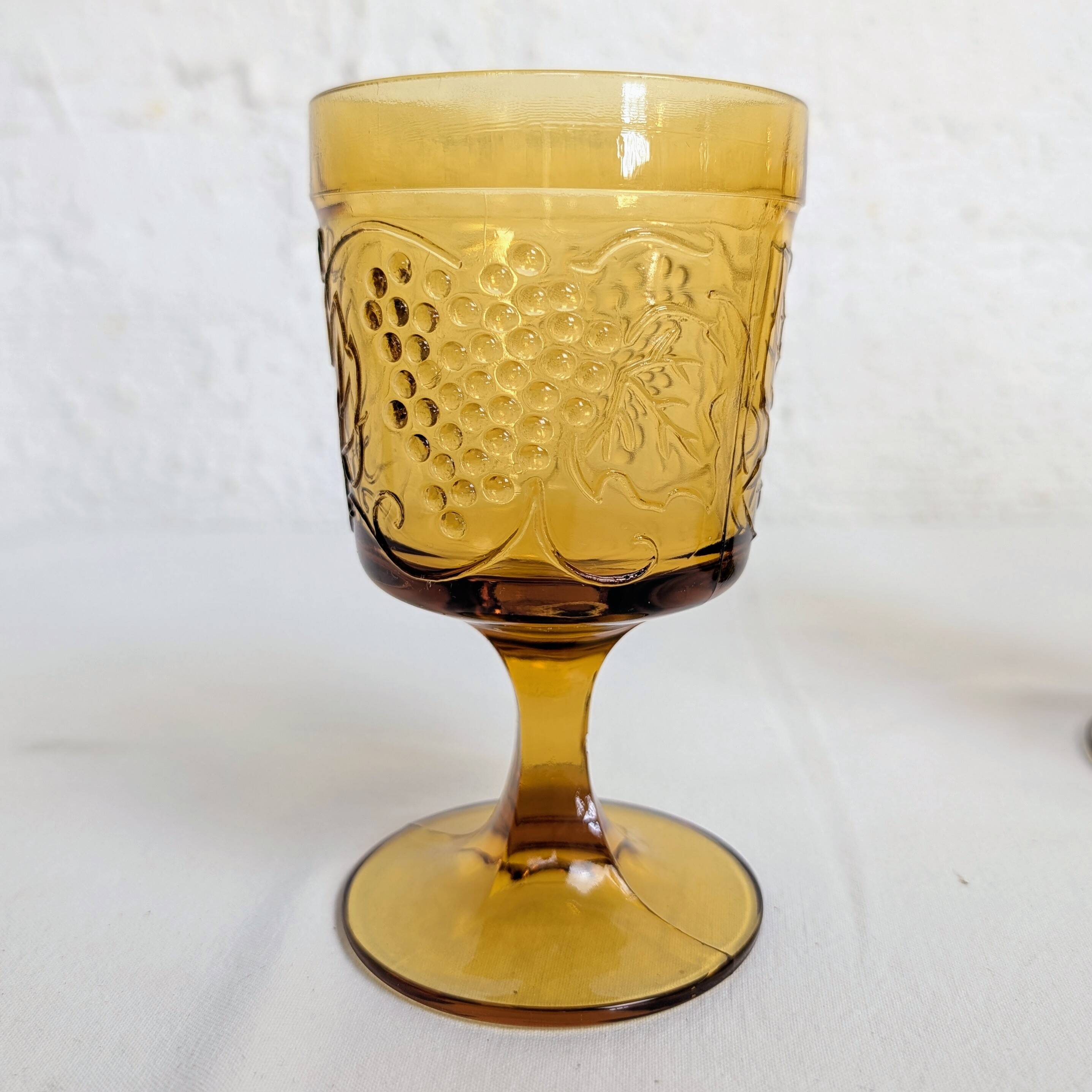 Verre à pied ambré motif vendange vintage