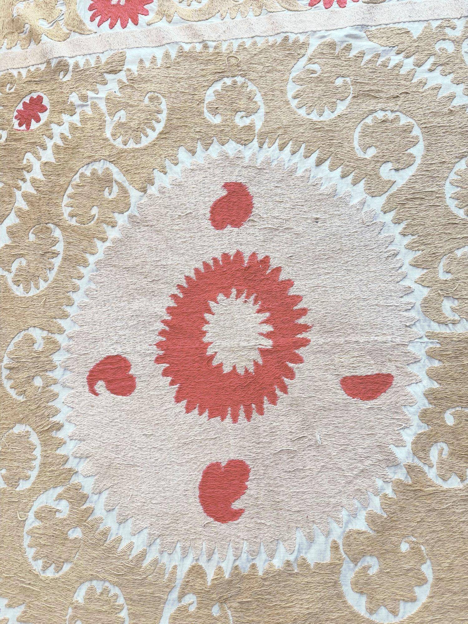 Nappe brodée à la main vintage 130x153 cm