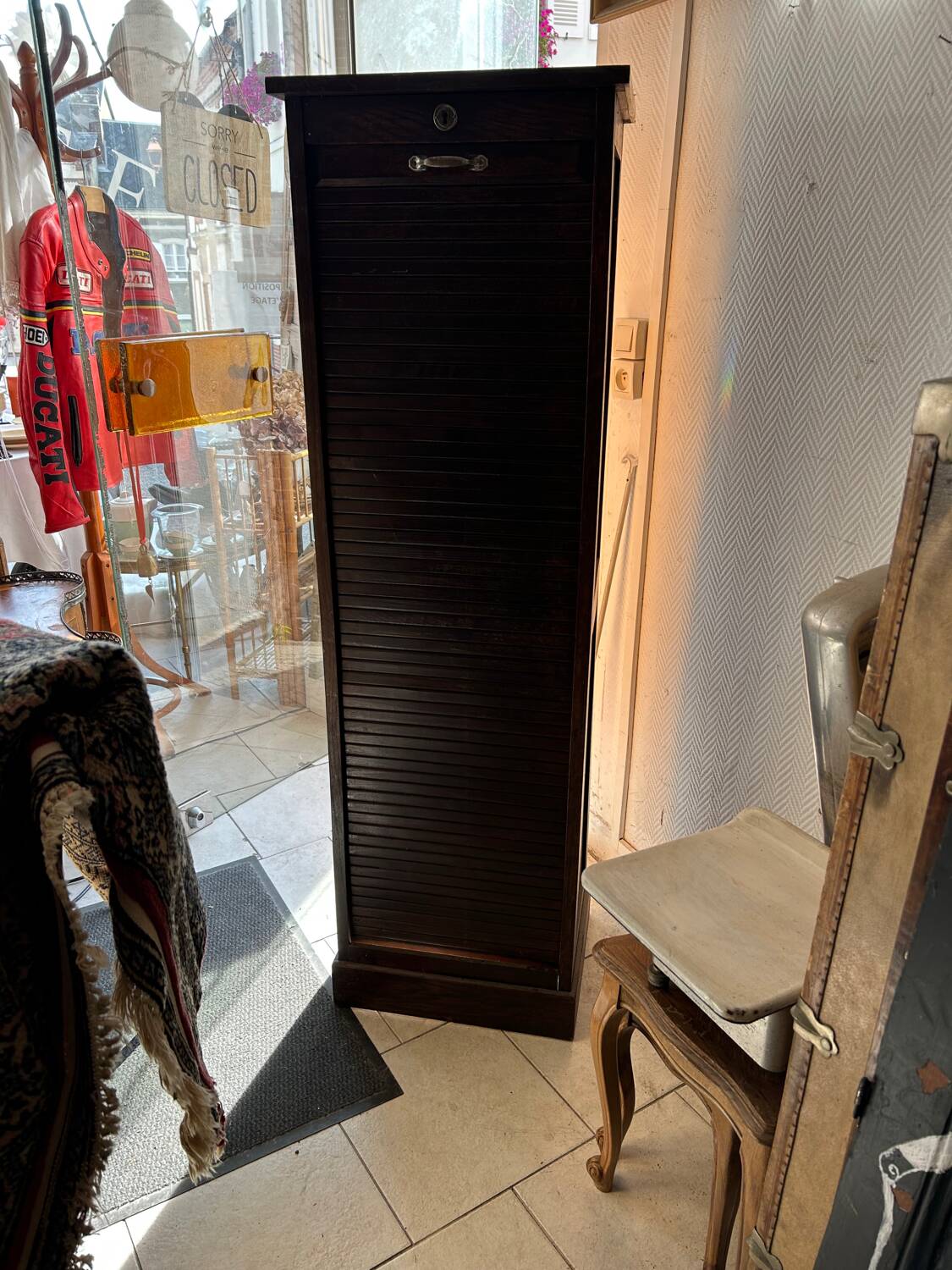 Roll-top filing cabinet