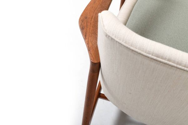 Fauteuil Ib Kofod Larsen modèle 4346 / Neuf et rembourré