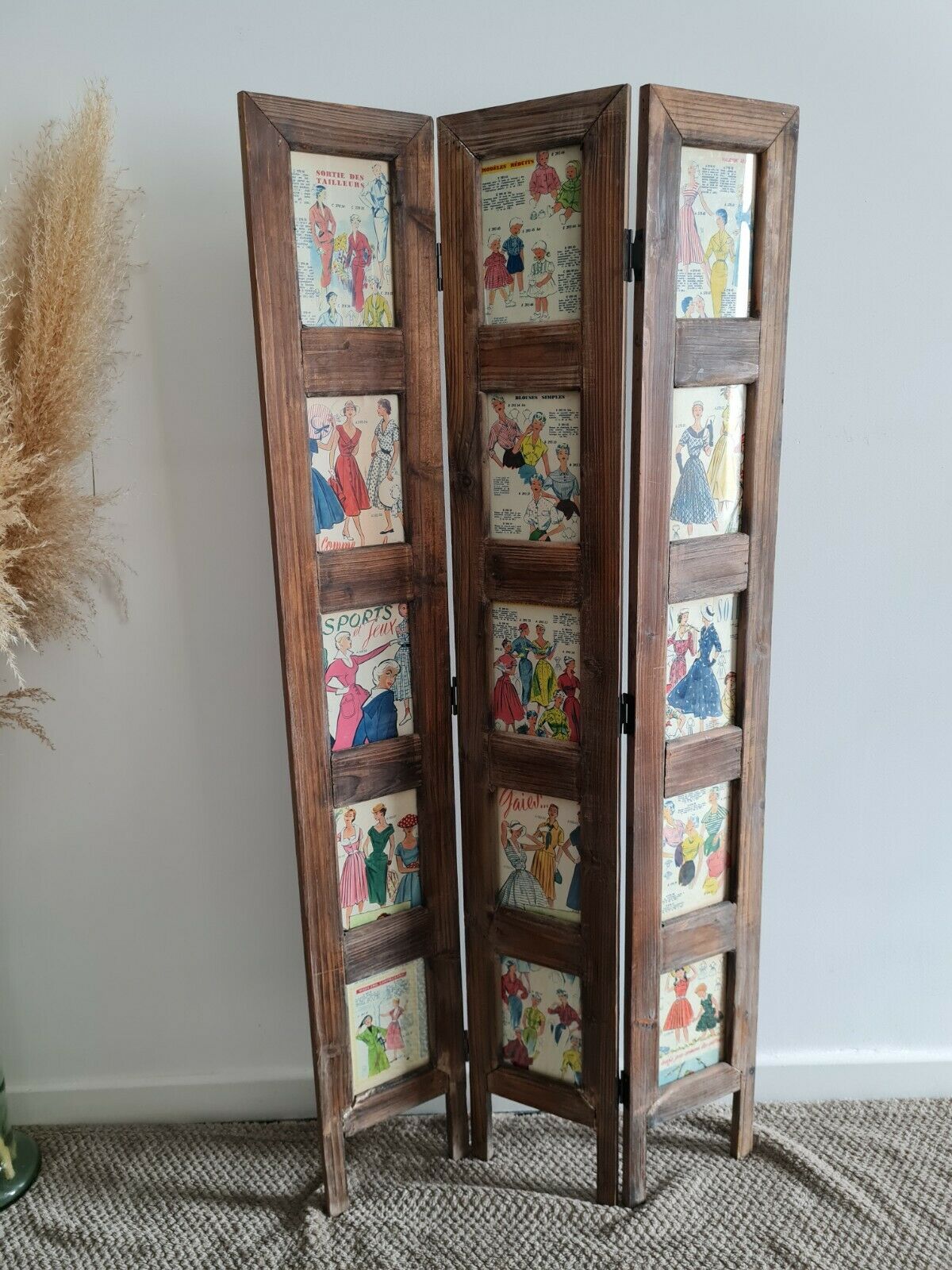 Wooden screen with vintage haute couture images or for photos