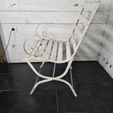 Ancien fauteuil de jardin en fer forgé et bois