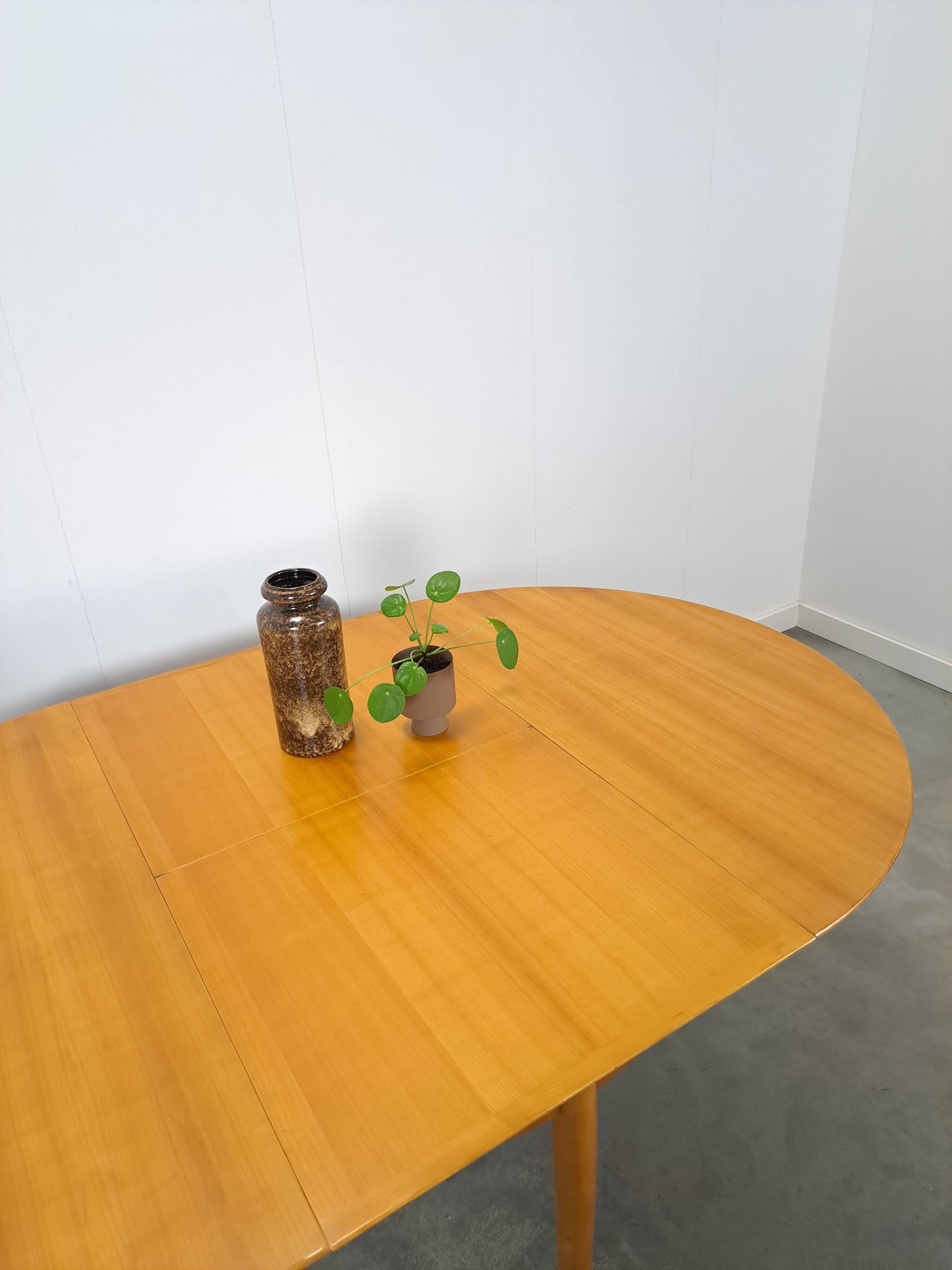 Table à manger ronde extensible Lübke design