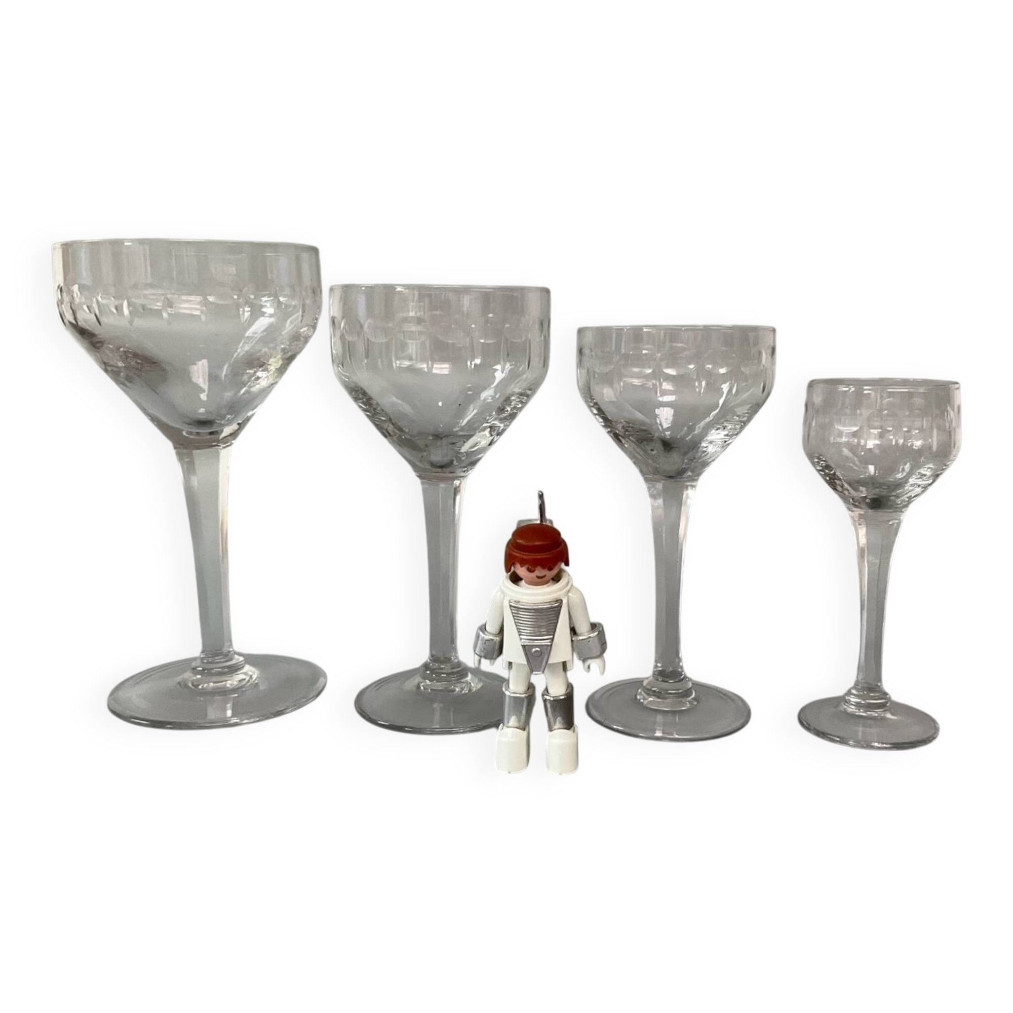 Stemmed glass service