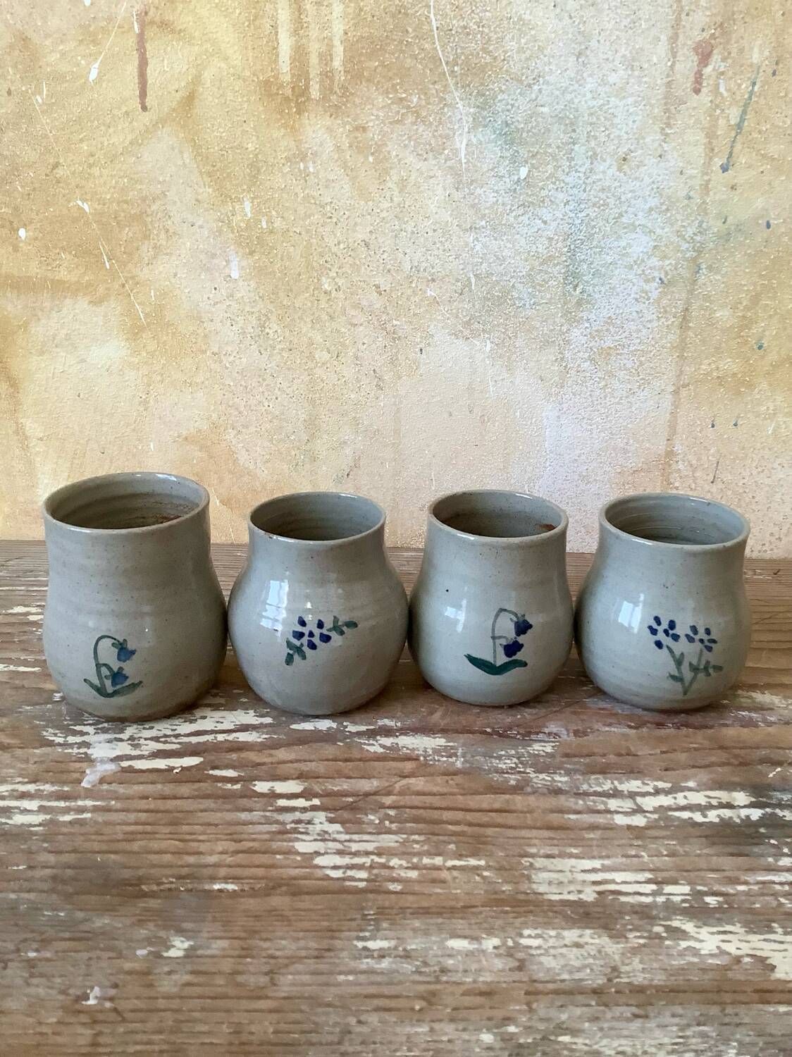 4 petites poteries assorties