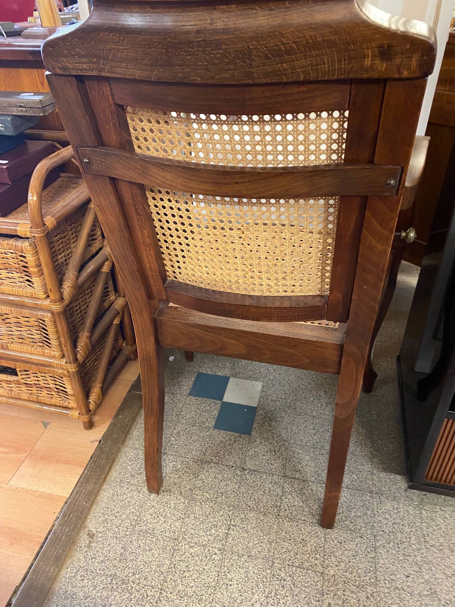 Fauteuil de barbier style Louis Philippe en hêtre assise et dossier en cannage