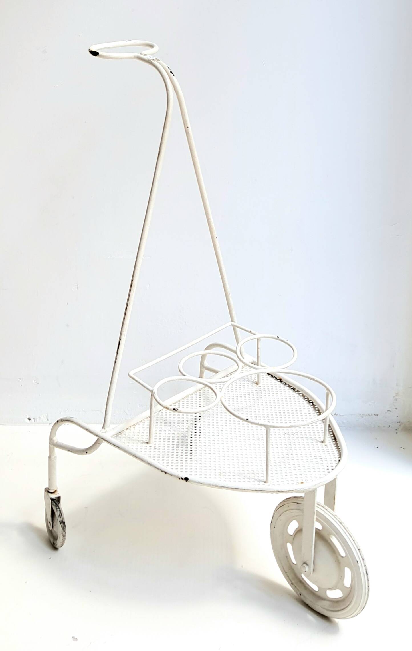 Serving / Rolling bar in white lacquered perforated metal in the style of Matégot Vintage from the 1950s