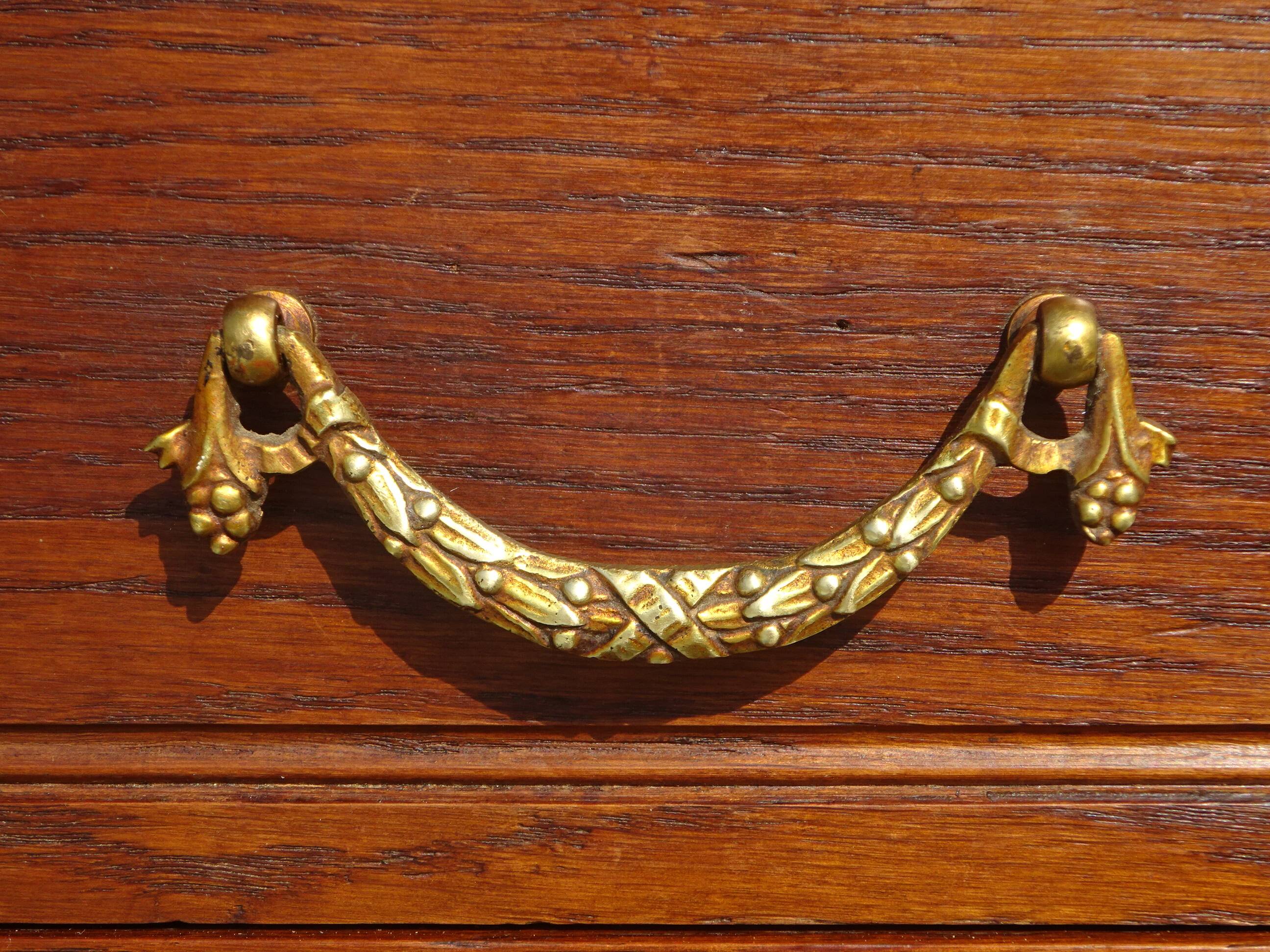 Small display case in oak and old glass