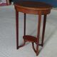 Table d'appoint en acajou.