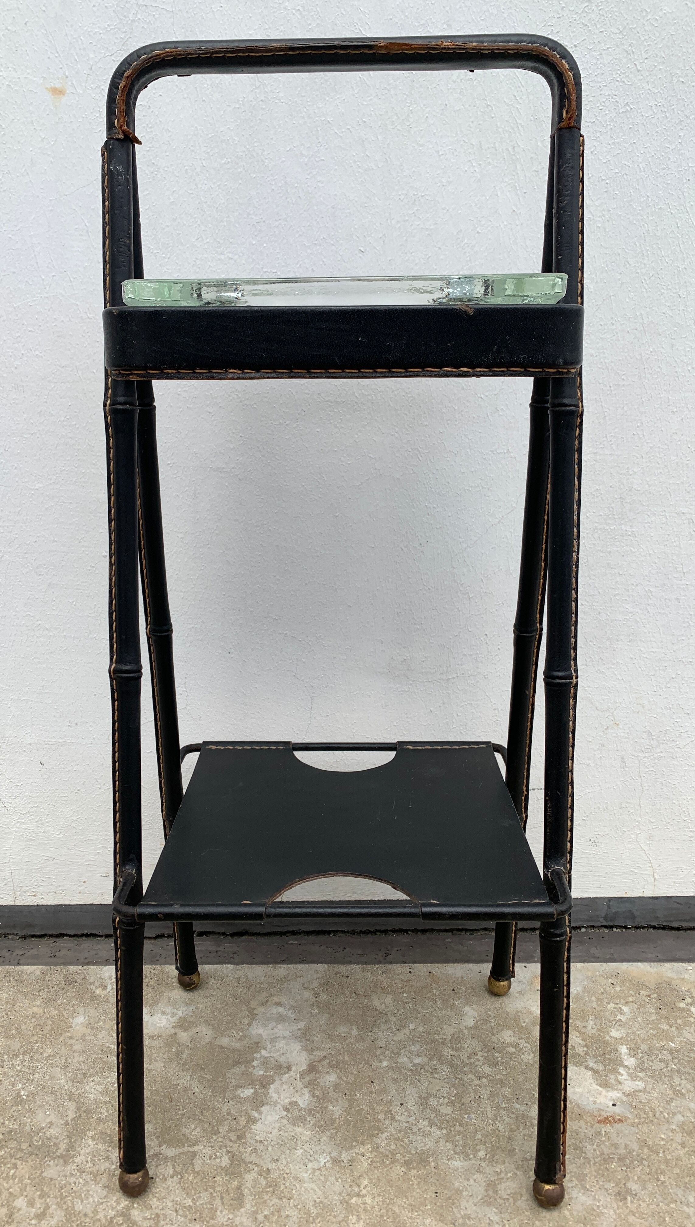 Cendrier on leather stand by Jacques Adnet, 1960