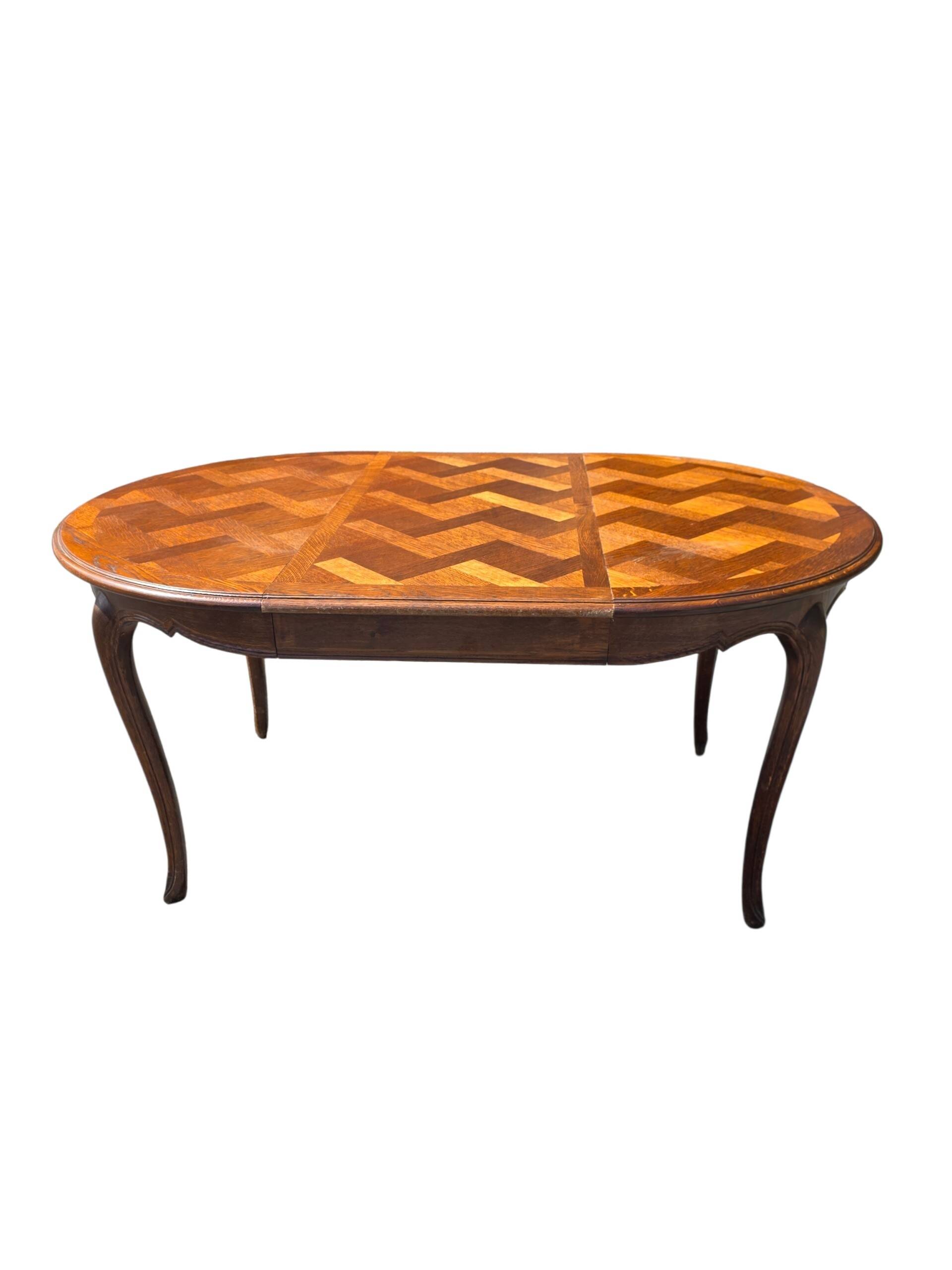 Extendable table in Louis XV style in oak (2 extensions)