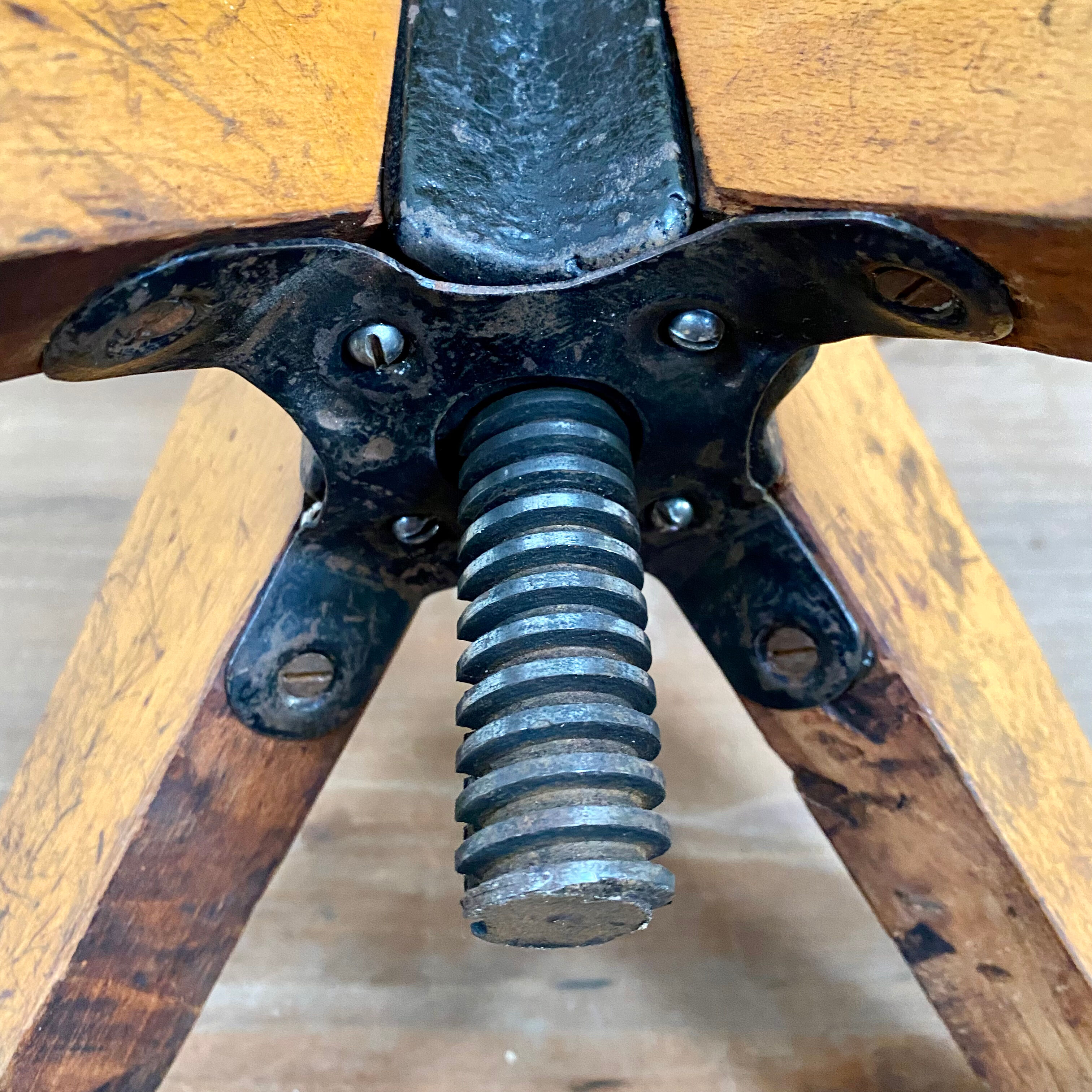 Baumann workshop chair