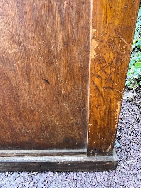 Cabinet - 4 drawer trade furniture with shell handles