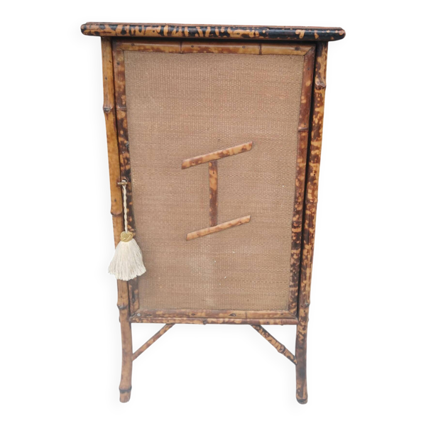Armoire en bambou brûlé et toile d 'herbe