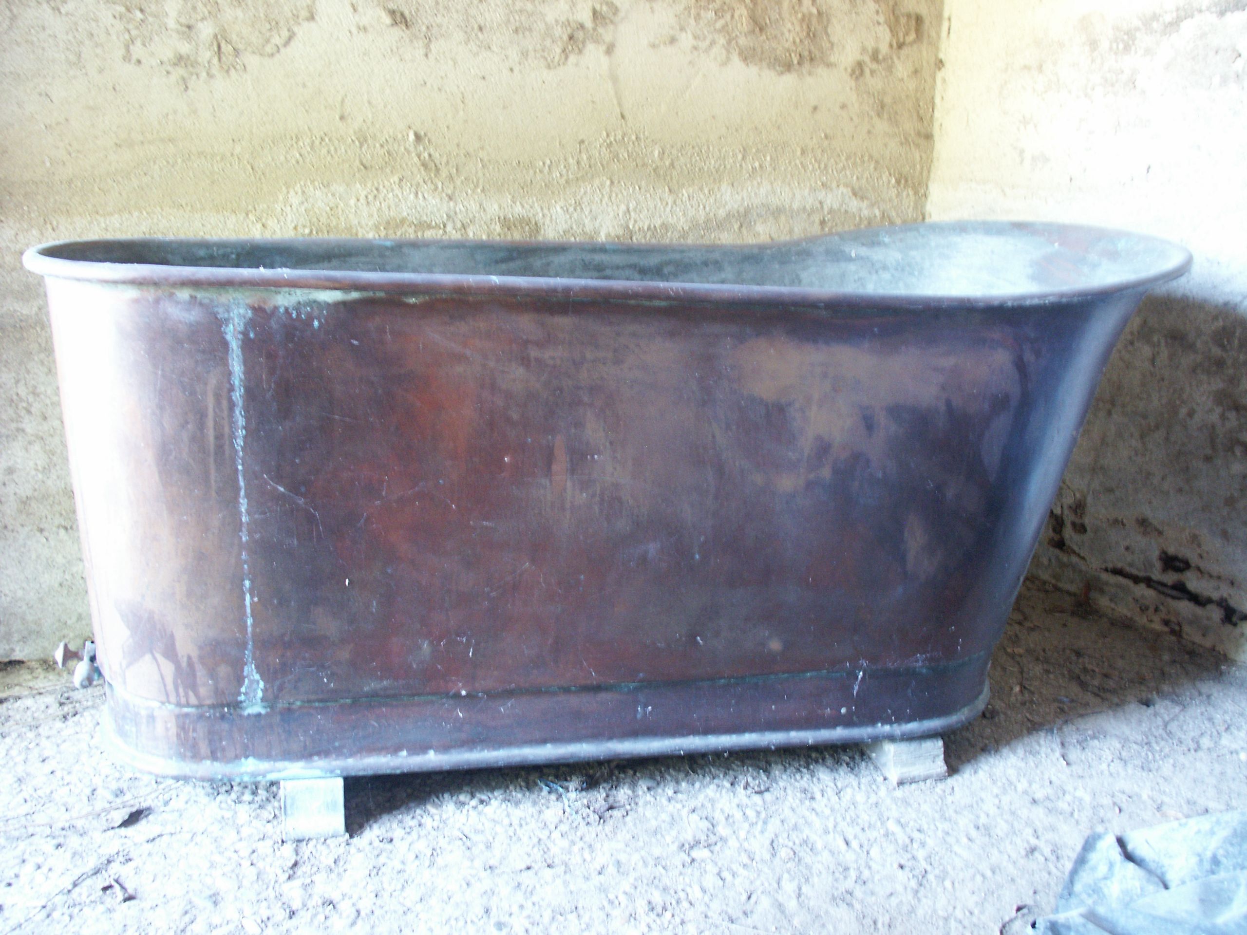 Copper bathtub from the 18th/19th century.