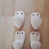 Enamelled porcelain hooks