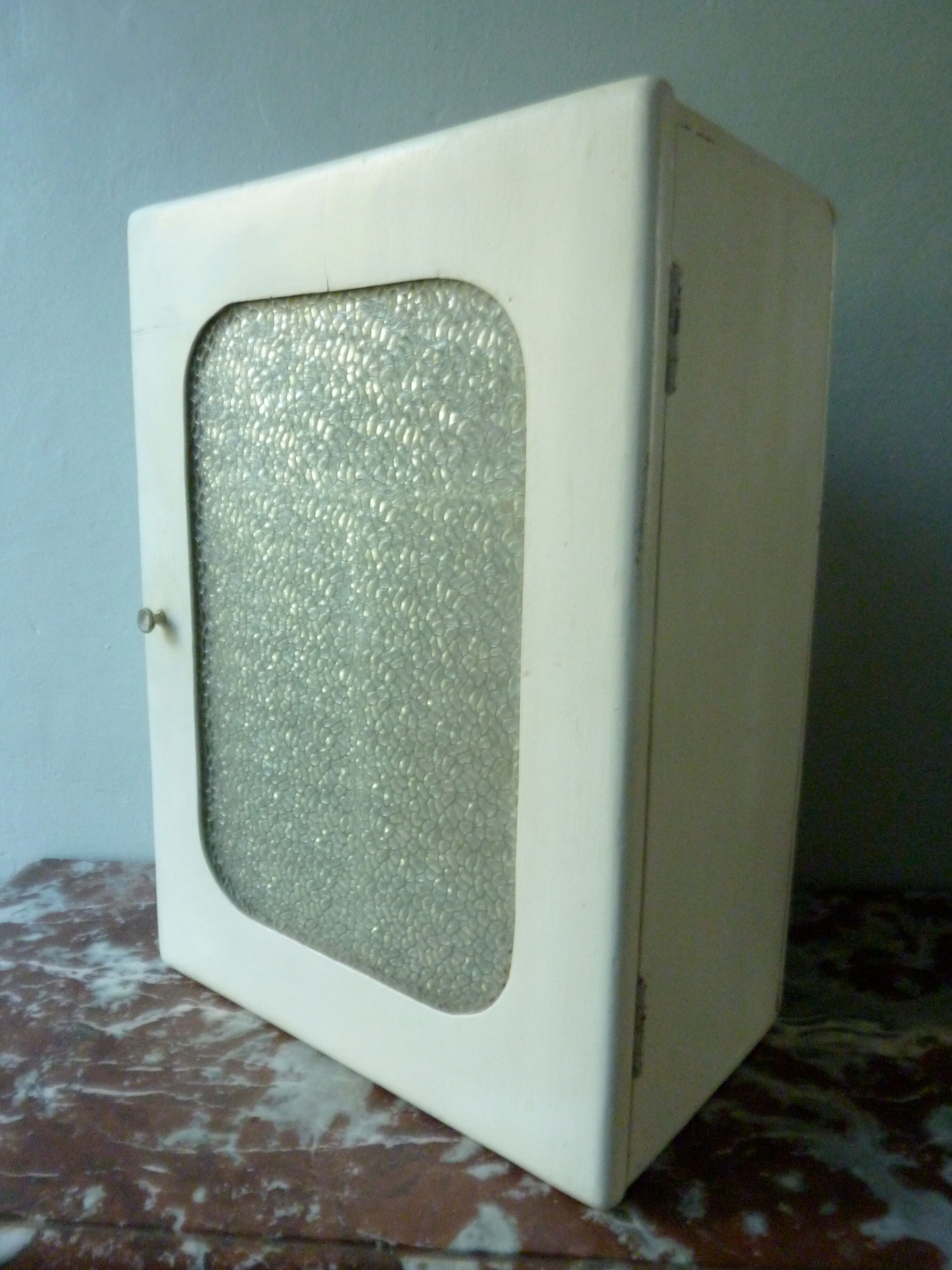 The 1950s wall cabinet