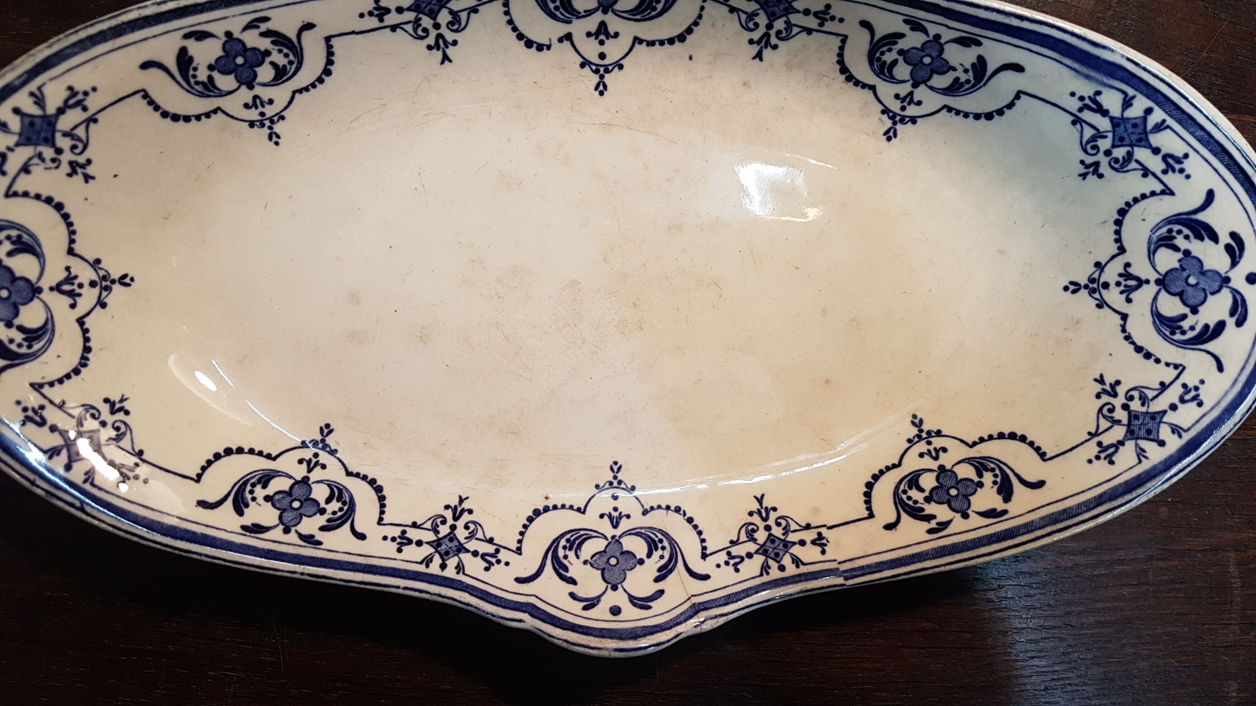 Small dish in earthenware Moustier