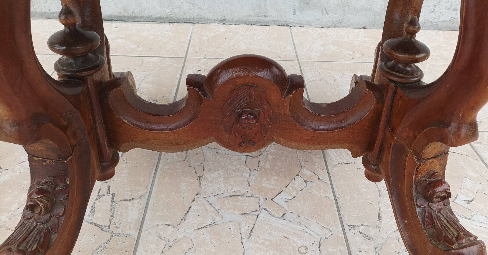 Napoleon III guéridon table in walnut