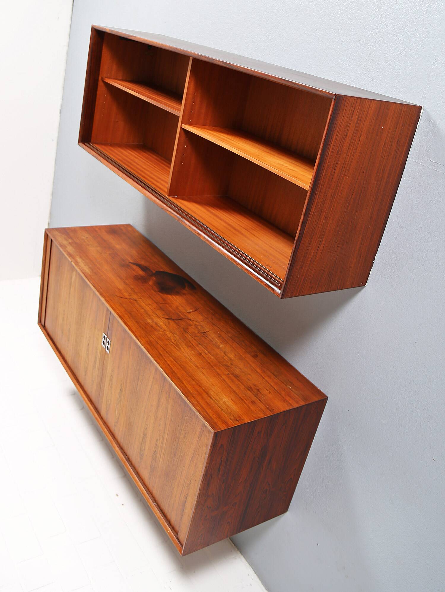 Arne Vodder pour Sibast Combinaison de deux buffets suspendus Palissandre années 60 - C