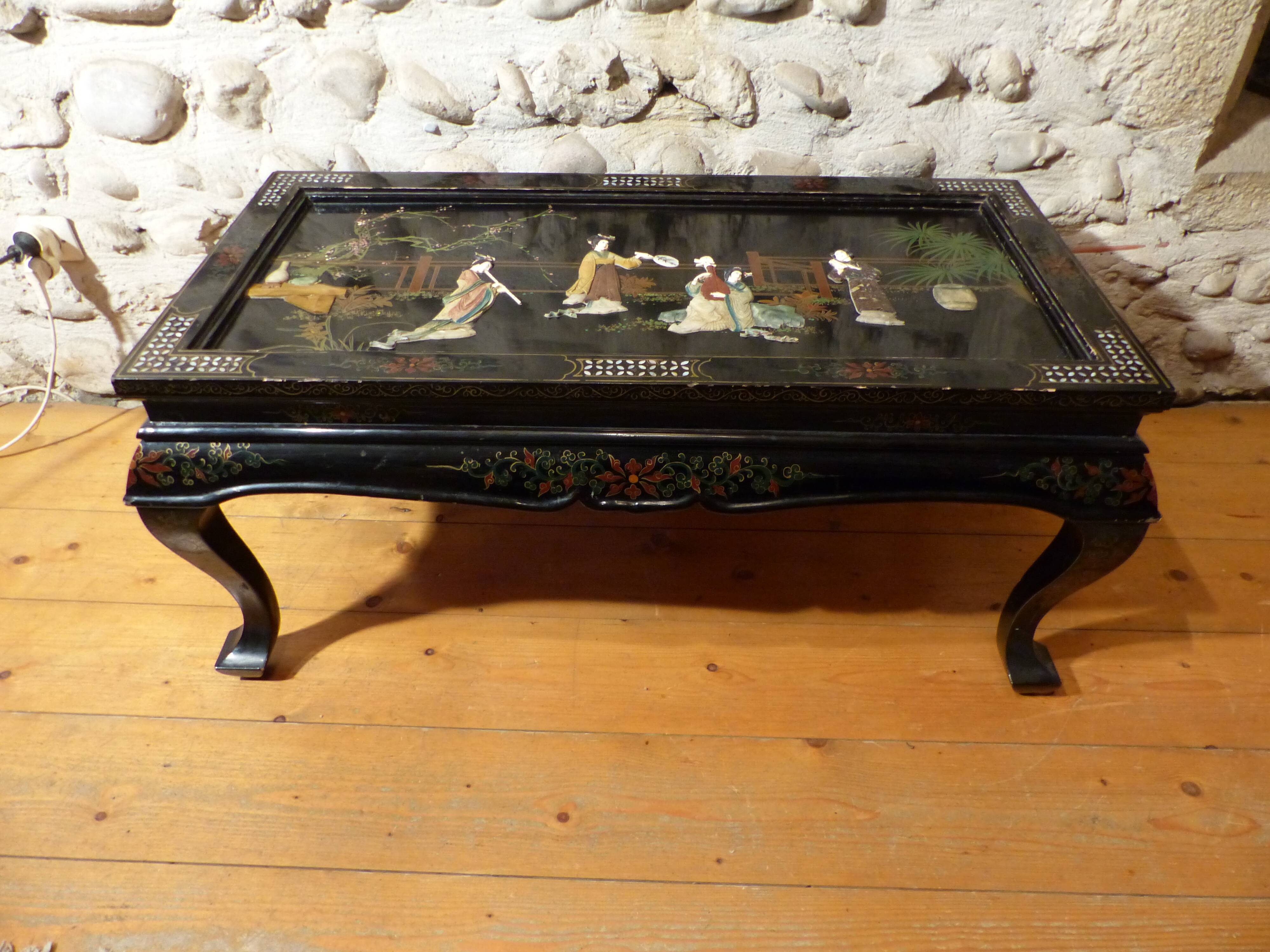 Asian-decorated rectangular coffee table