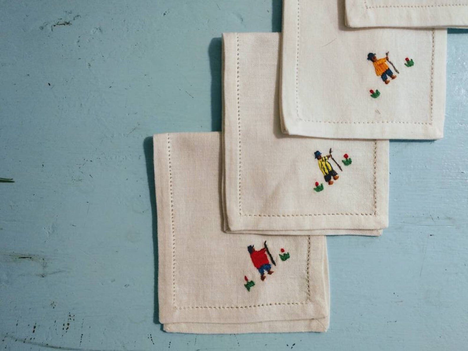 Pocket with 6 embroidered napkins
