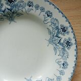 Assiette ancienne creuse, terre de fer modèle Hélène motif floral, début XXeme siecle