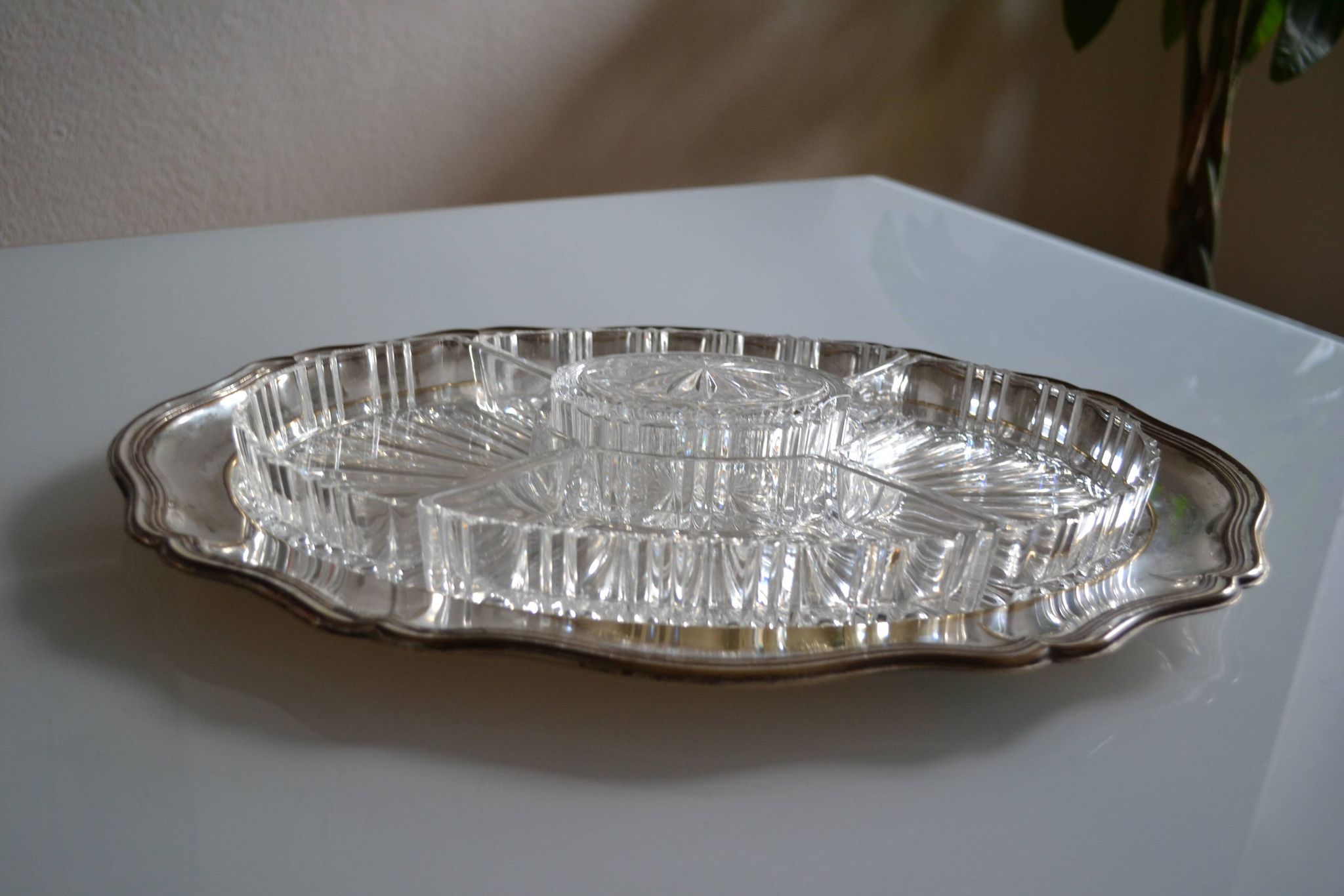 Plat serviteur apéritif métal argenté poinçon HKE et verre