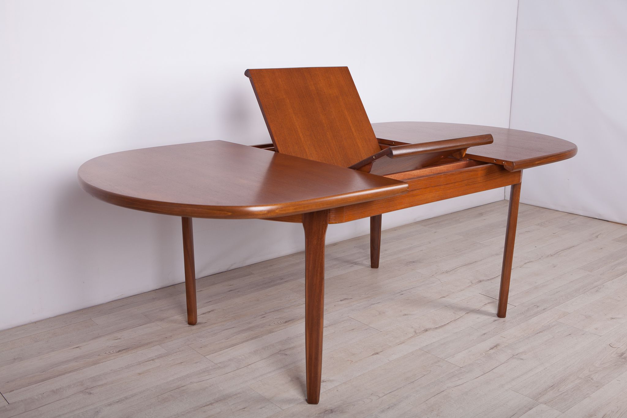Mid-Century Teak Oval Dining Table from Elliots of Newbury, 1960s