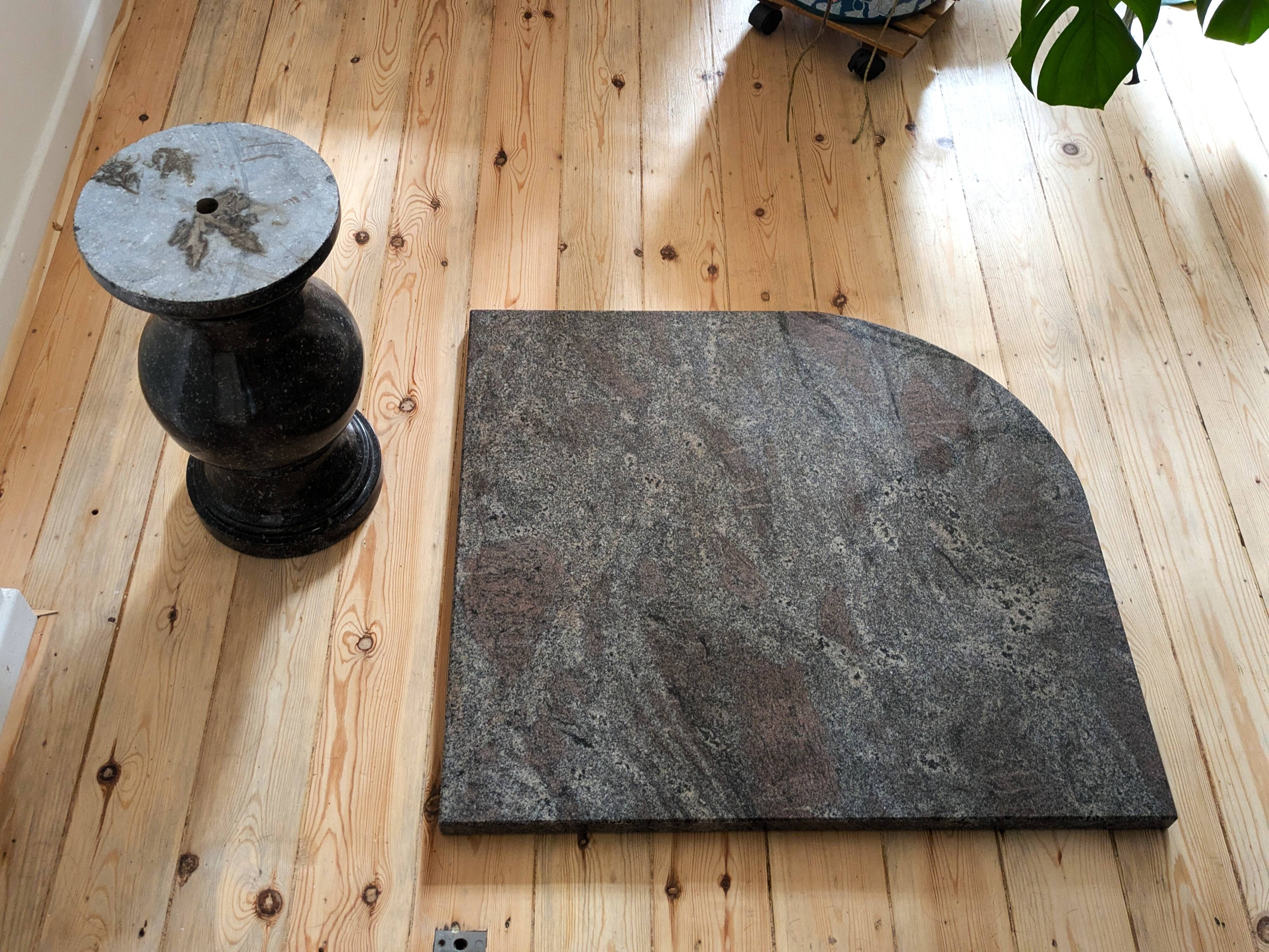 Table d'angle en granit