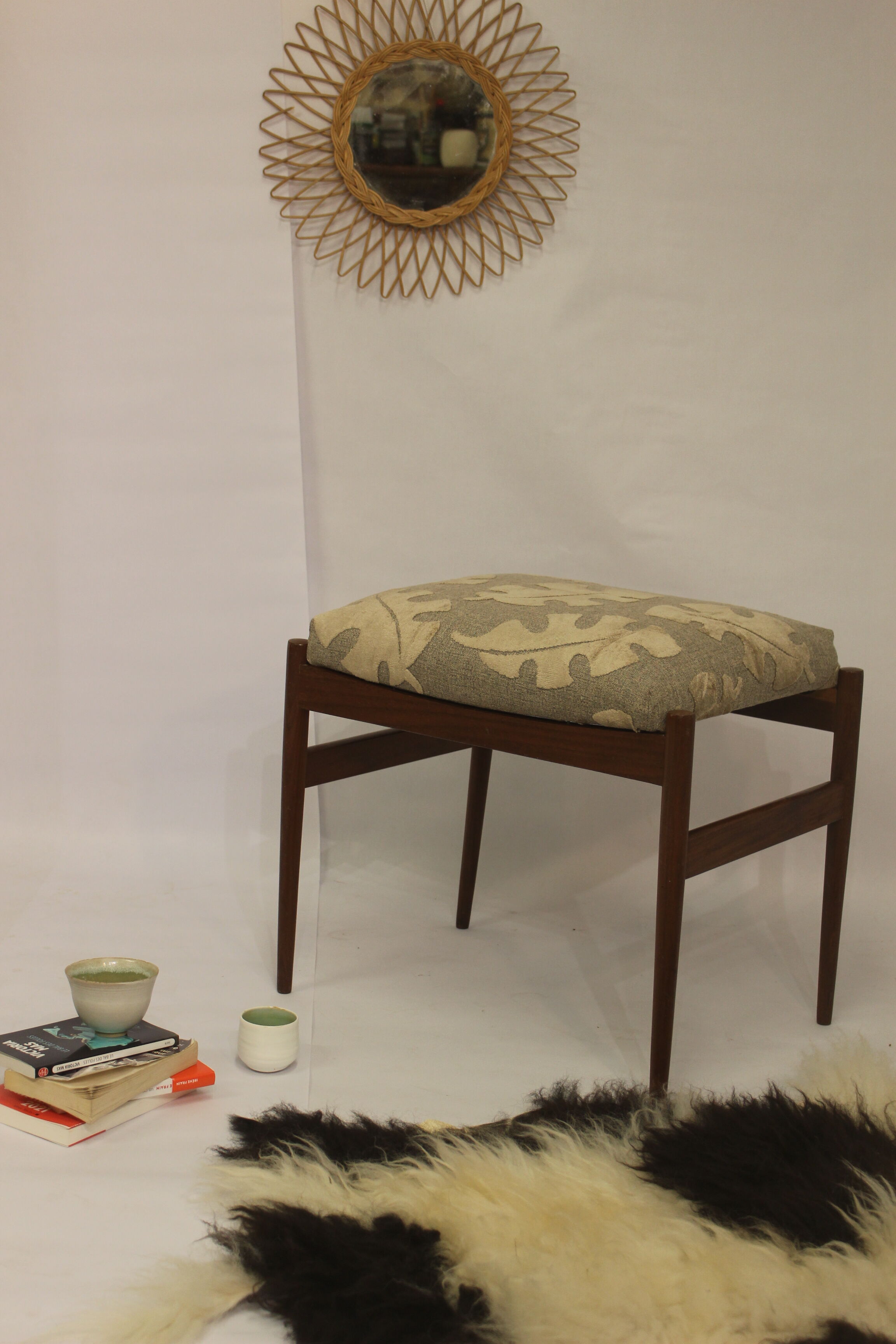Scandinavian stool in beech 50