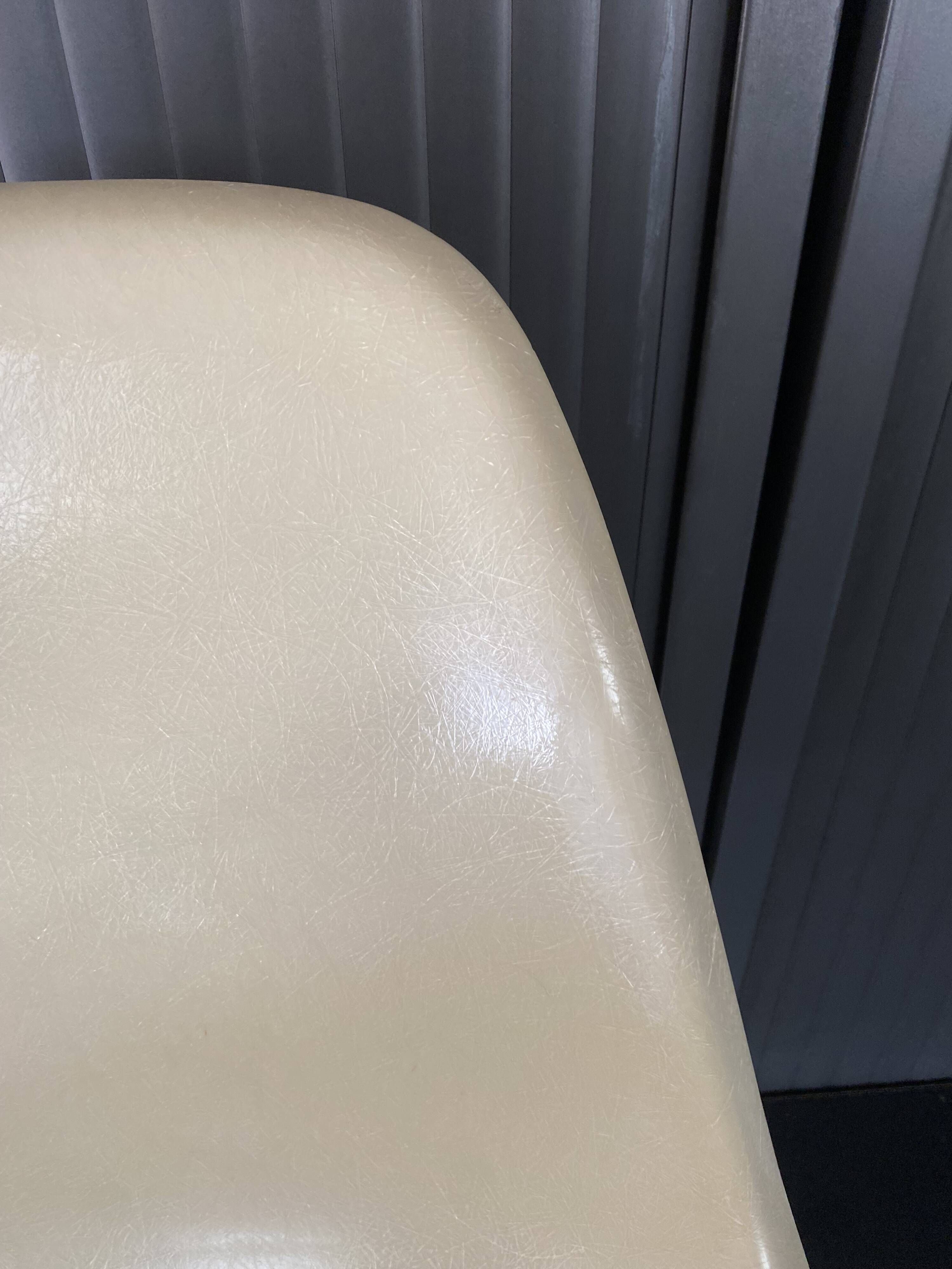 Eames lounge chair white fibre parchment base cat’s cradle Herman Miller