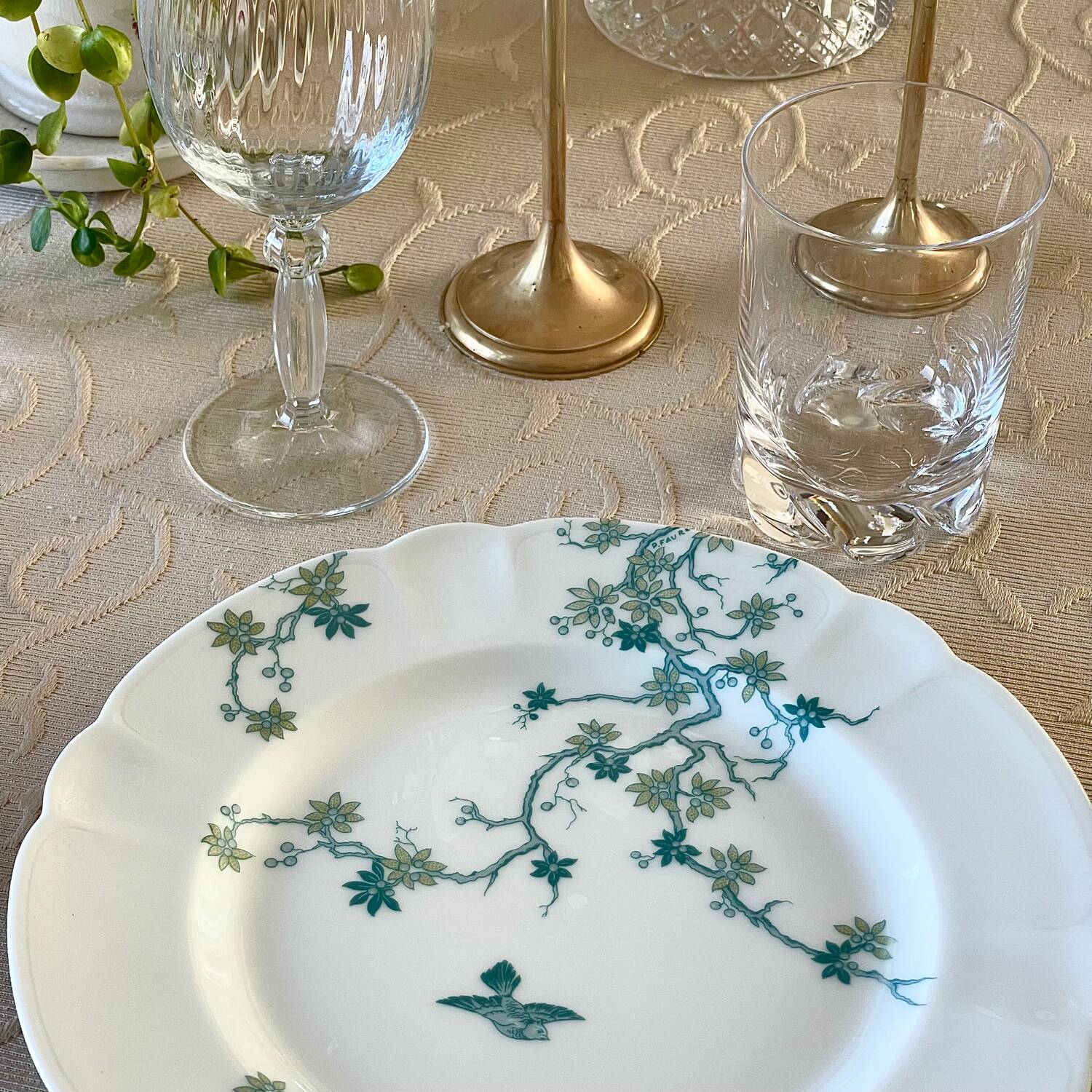 8 Haviland Limoges dinner plates.