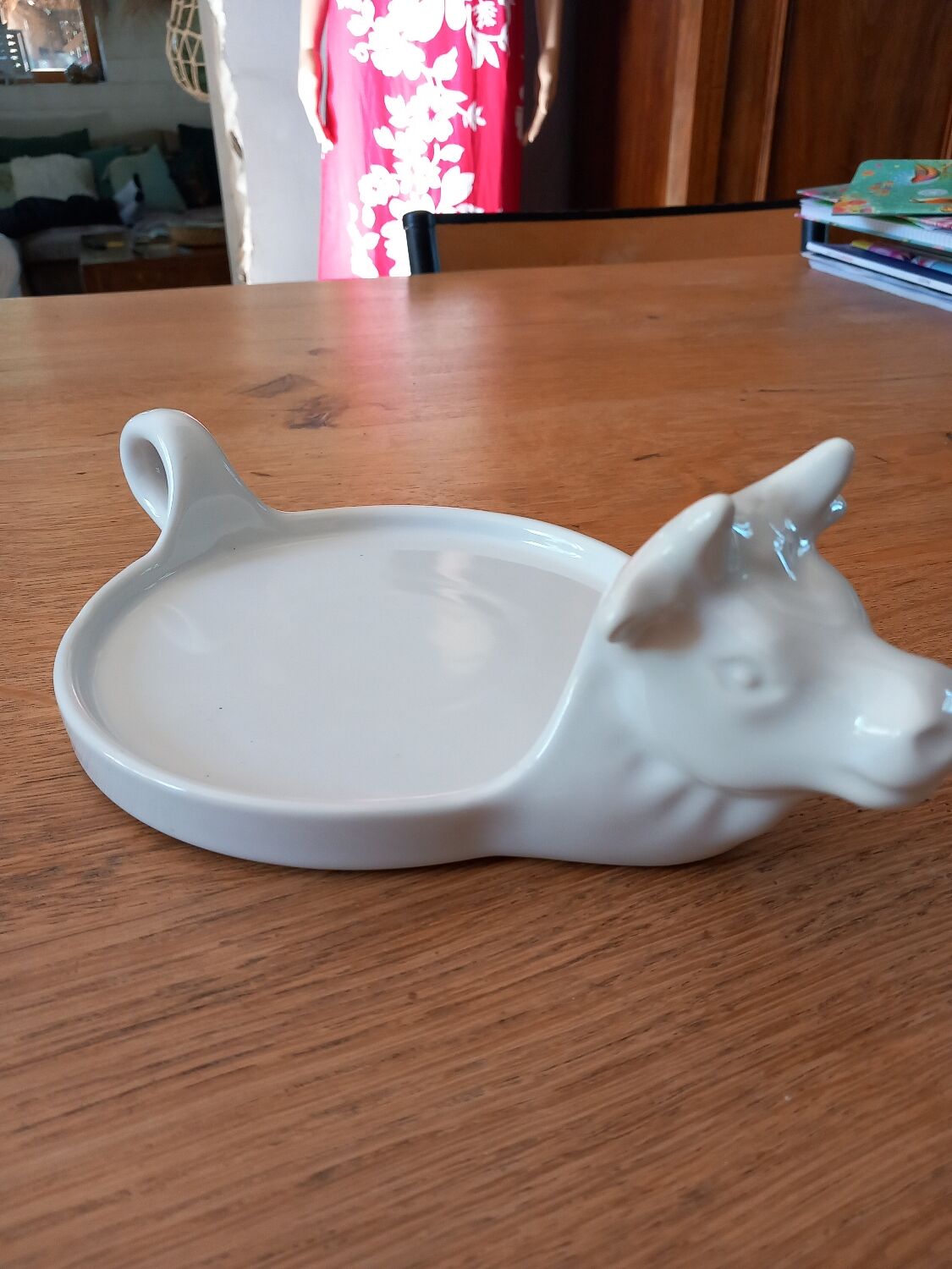 Porcelain cow head dish, for camembert