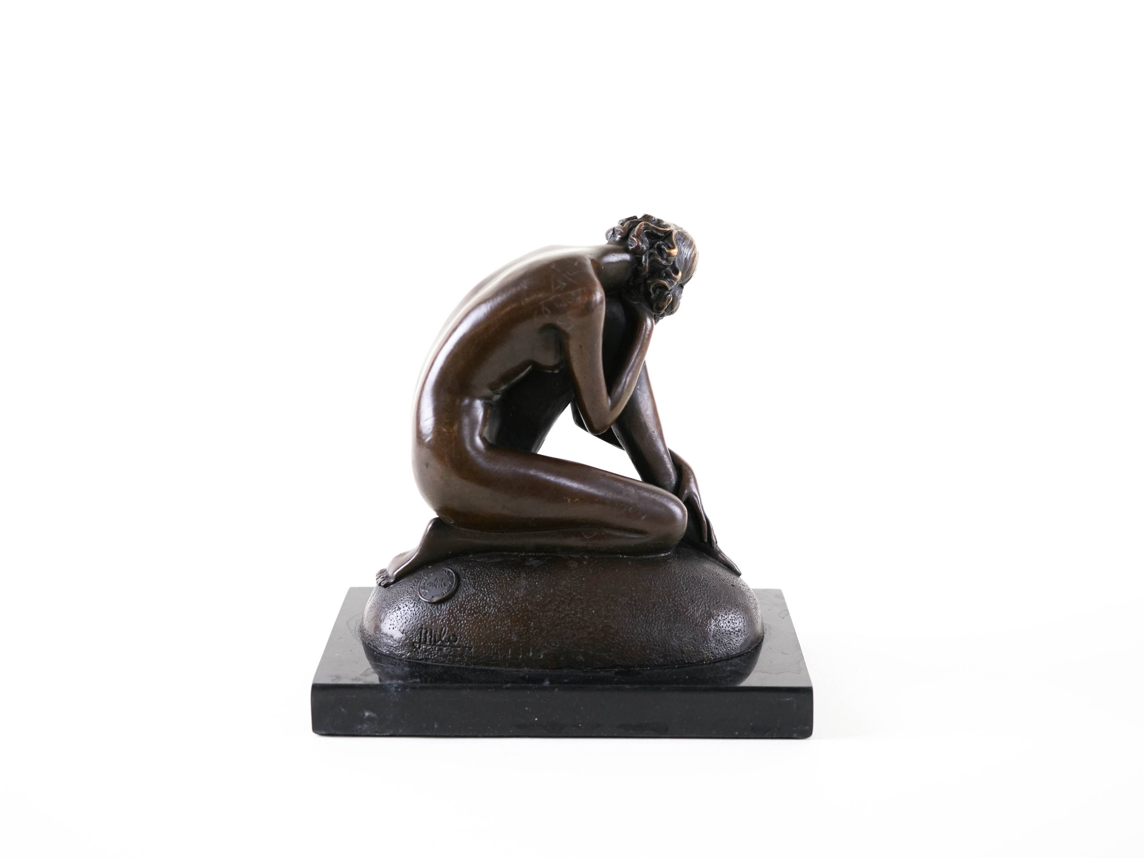 Art Deco female nude figurine – bronze-toned sculpture on geometric base, 1920s/1930s