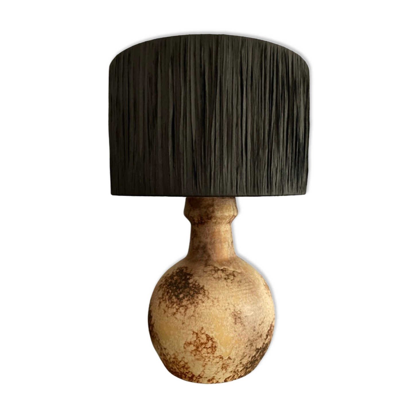 Lampe en grès et raphia