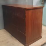 Nineteenth-century chest of drawers in mahogany.
