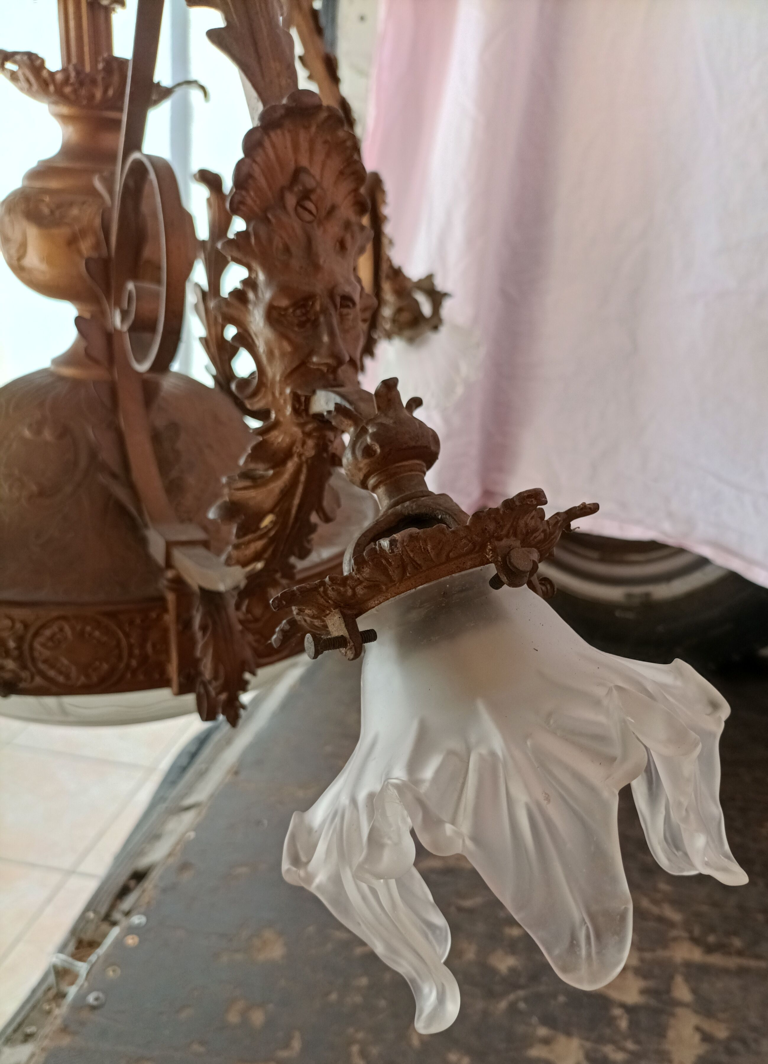 Suspension in brass and bronze Renaissance style