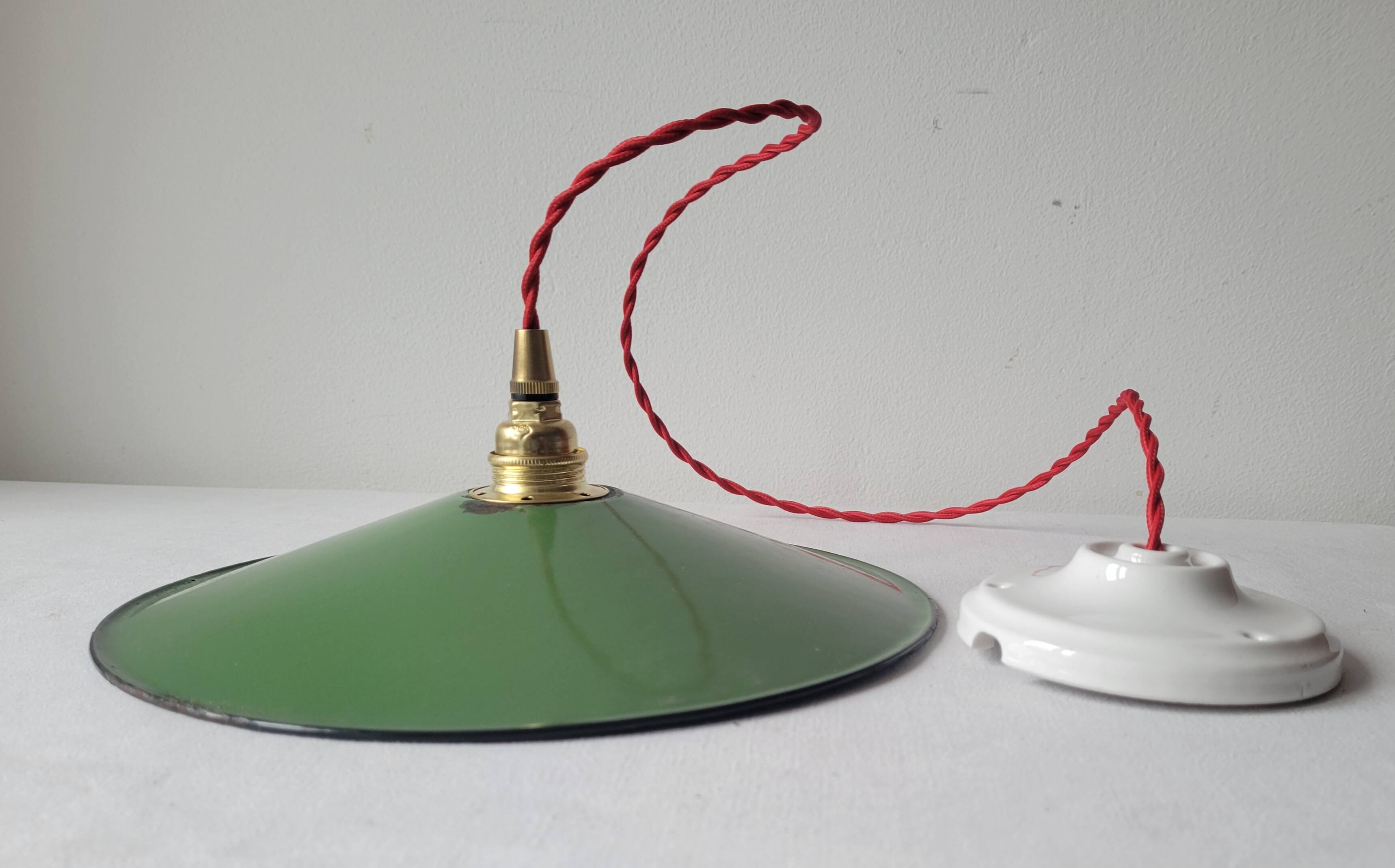 Workshop suspension in enamelled sheet metal