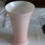 Vase opaline rose.
